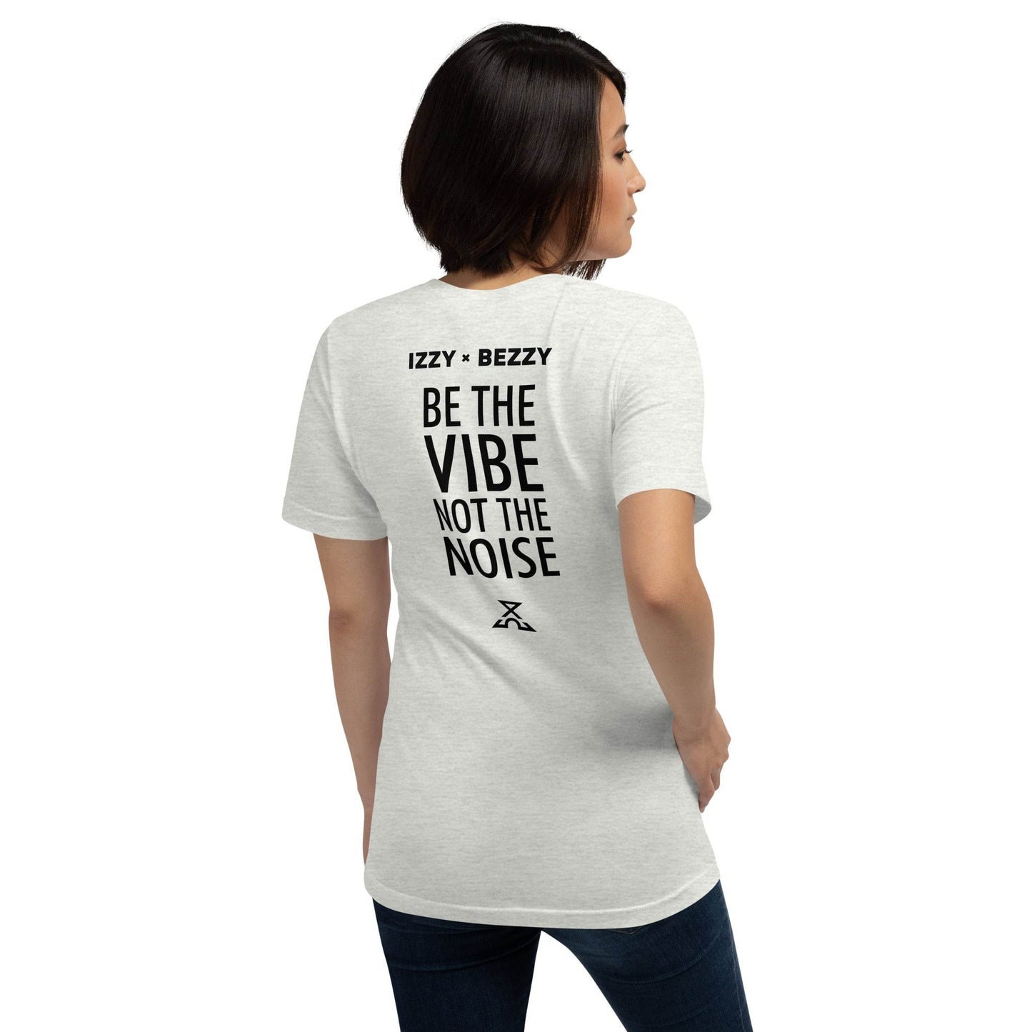 Echo Script Tee - IZZY & BEZZY