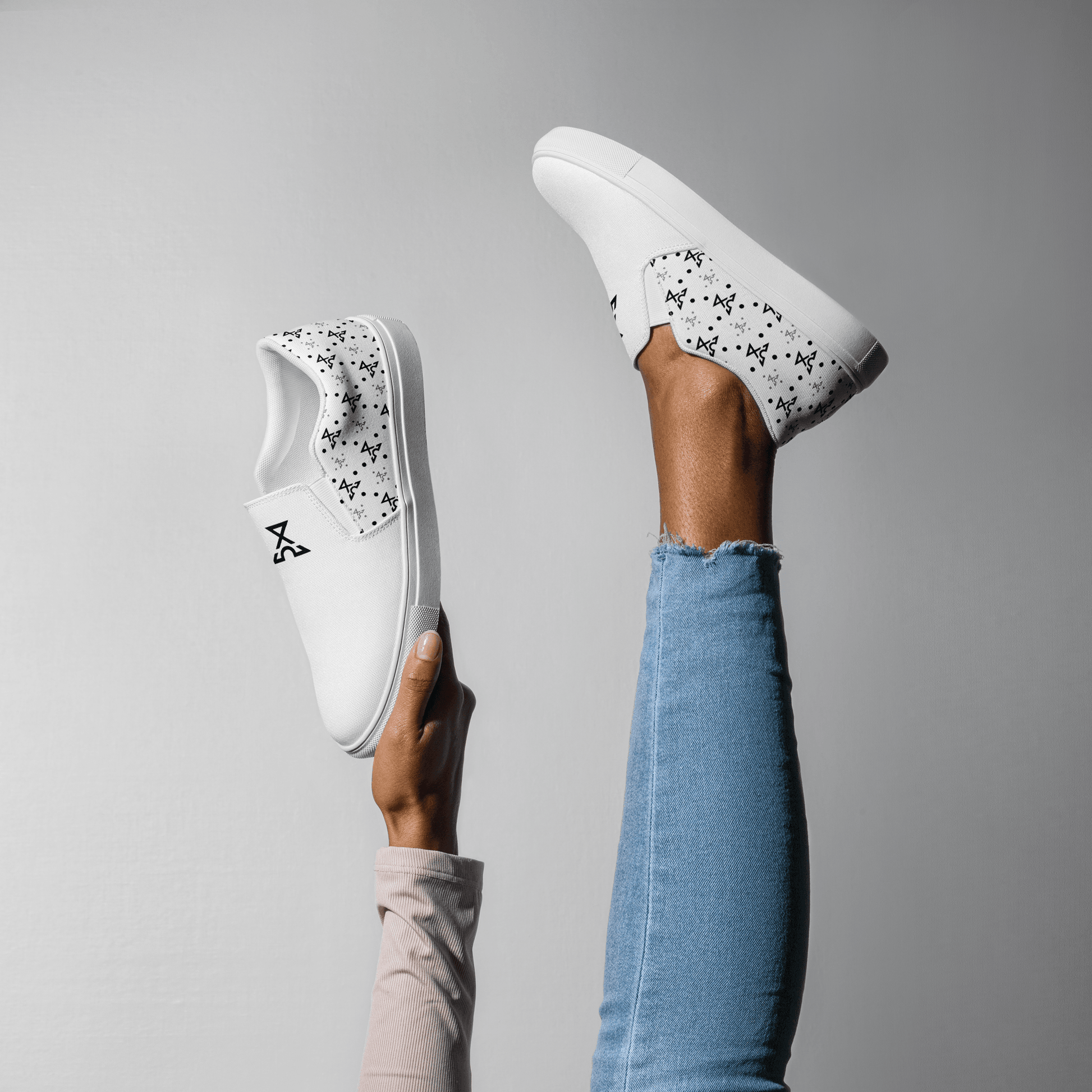 [WOMAN] Flow Slip-on - IZZY & BEZZY